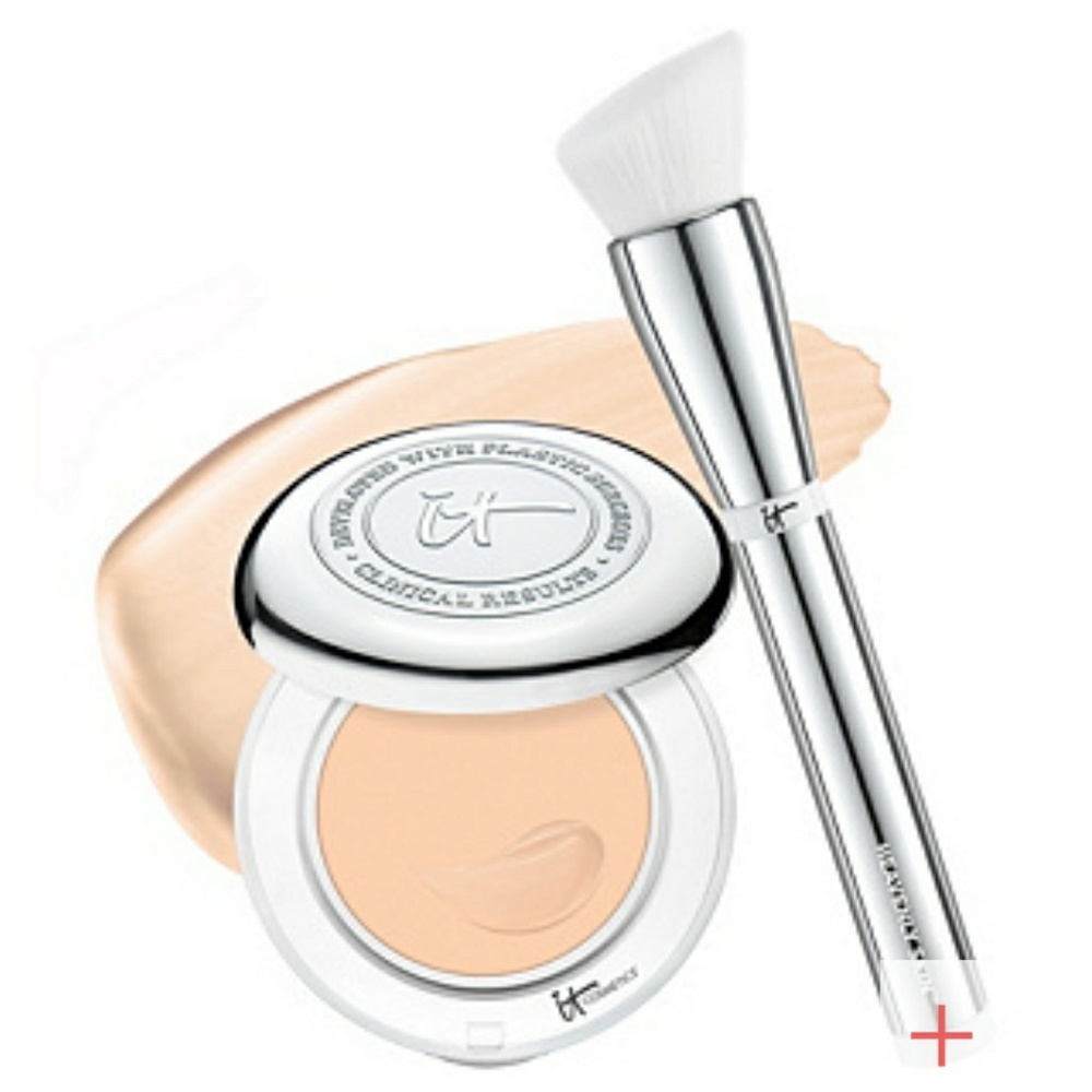 BRAND NEW 💋 it confidence in a compact